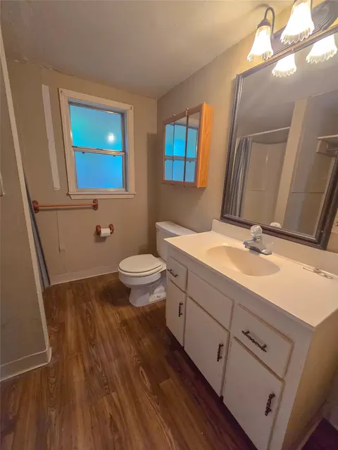 Bath - 1302 Turner St, Minden, LA 71055 photo 2 of 2