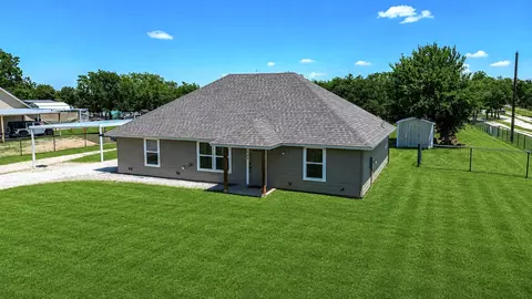 147 Brown Ln, Poolville, TX 76487