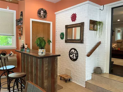 Entry Way - 900 N Elm St, Comanche, TX 76442 photo 3 of 4
