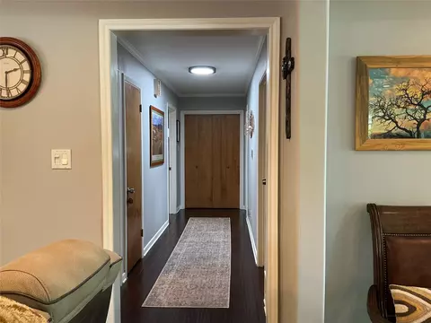 Entry Way - 900 N Elm St, Comanche, TX 76442 photo 4 of 4