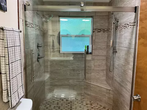 Bath - 900 N Elm St, Comanche, TX 76442 photo 5 of 5
