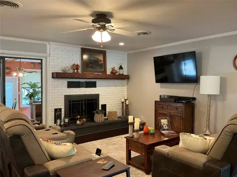 Living - 900 N Elm St, Comanche, TX 76442 photo 3 of 3