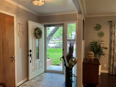 Entry Way - 900 N Elm St, Comanche, TX 76442 photo 1 of 4