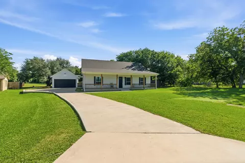 300 Mockingbird Ln, Springtown, TX 76082