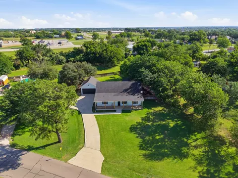 300 Mockingbird Ln, Springtown, TX 76082