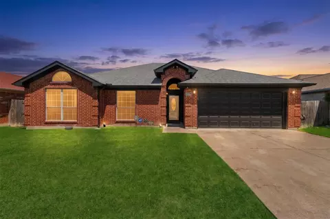 2106 Hickory Wood Trl, Arlington, TX 76018