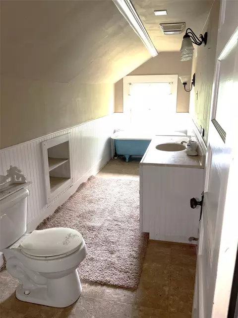 Bath - 213 215 Mcdonald St, Minden, LA 71055 photo 2 of 2