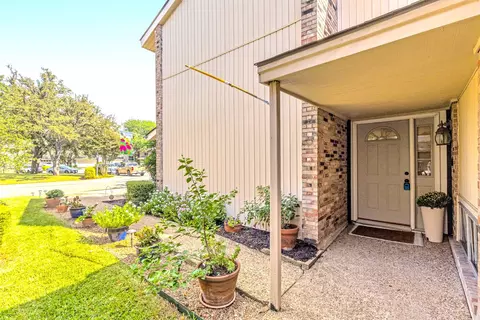 1805 Lakecrest Ct, Carrollton, TX 75006