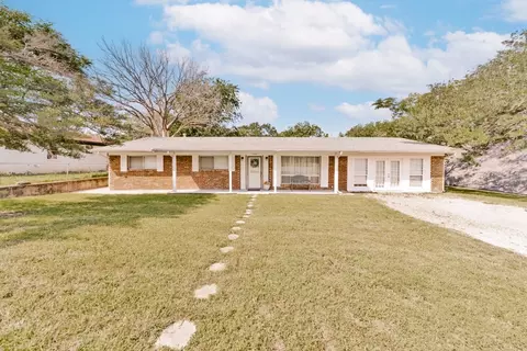 500 W London St, Bowie, TX 76230