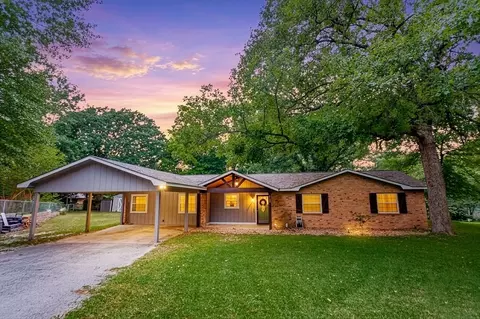 105 Grass Knoll Dr, Hideaway, TX 75771
