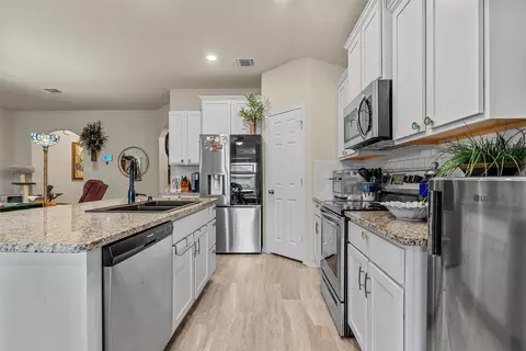Kitchen - 3204 Beutel Rd, Lorena, TX 76655 photo 3 of 5