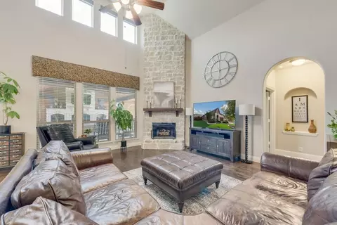 1037 Canterbury Ln, Forney, TX 75126