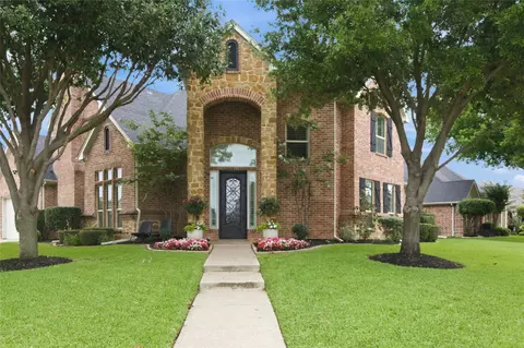 696 Bear Creek Dr, Hurst, TX 76054