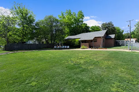 500 W Marshall Ave, Gladewater, TX 75647