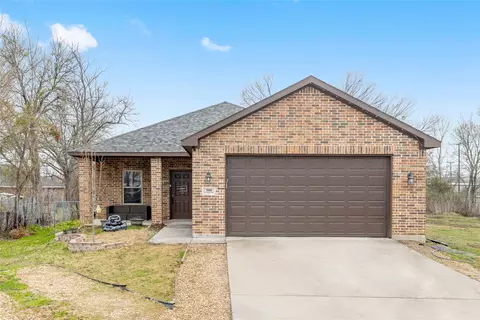 300 Pine St, Forney, TX 75126