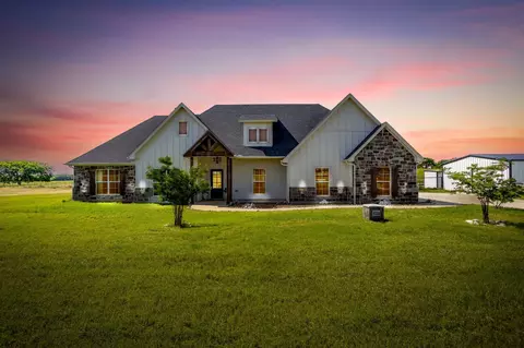 1024 Monarch Ct, Poolville, TX 76487