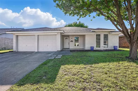 7932 Berrybrook Dr, Watauga, TX 76148