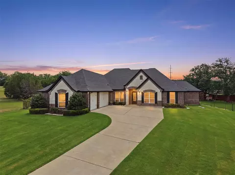 3913 Homestead Ct, Granbury, TX 76049