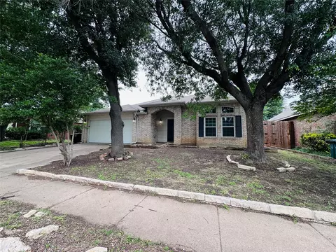 2908 Forest Creek Dr, Fort Worth, TX 76123
