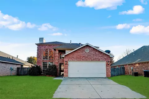 9040 Tyne Trl, Fort Worth, TX 76118