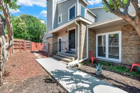 2724 Meadowstone Ct, Carrollton, TX 75006