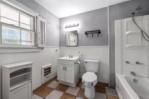 Bath - 3225 Windsor Ave, Waco, TX 76708 photo 3 of 3