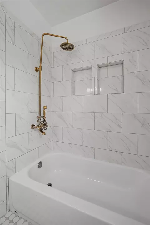 Bath - 3225 Windsor Ave, Waco, TX 76708 photo 2 of 3