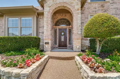 2409 Bedford Cir, Bedford, TX 76021