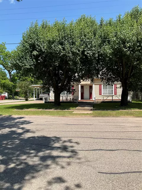1020 Park Ave, Bonham, TX 75418