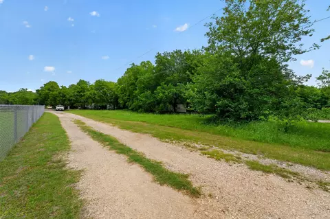4002 Curry Rd, Arlington, TX 76001