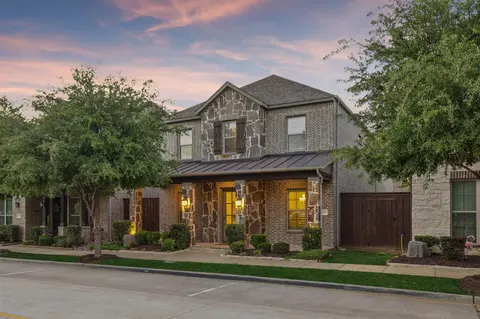 2232 Royal Crescent Dr N, Flower Mound, TX 75028