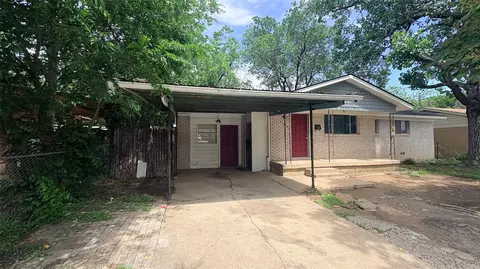 4200 Arrowwood Dr, Fort Worth, TX 76115