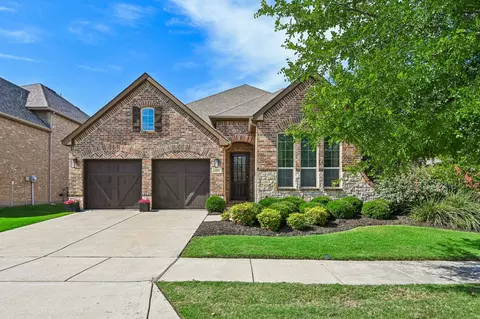 821 Patio St, Aubrey, TX 76227