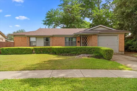 2806 Maple Dr, Garland, TX 75042