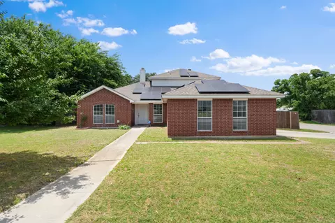 633 Madeline Ct, Azle, TX 76020