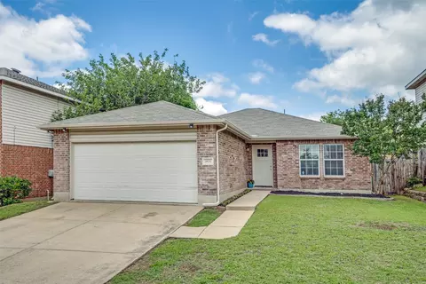 1833 Diamond Lake Trl, Justin, TX 76247