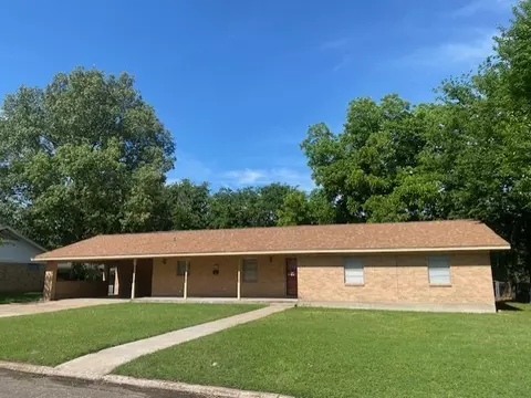 1304 S Walnut St, Clarksville, TX 75426