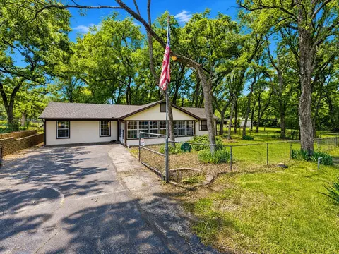 3917 Hidden Lake Ct, Alvarado, TX 76009