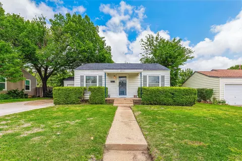 4941 Gilbert Dr, Fort Worth, TX 76116