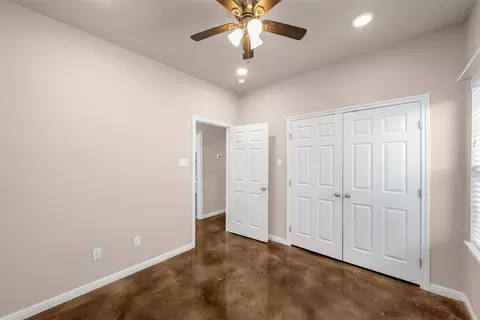 402 Spring St, Mcgregor, TX 76657 photo 9