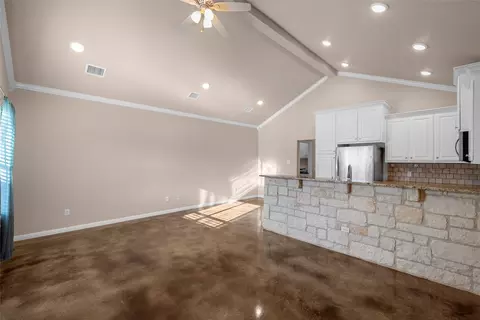 402 Spring St, Mcgregor, TX 76657 photo 3