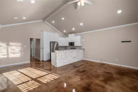 402 Spring St, Mcgregor, TX 76657 photo 4