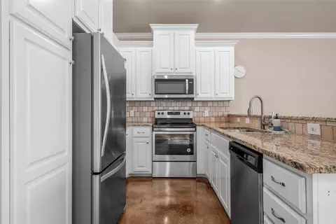 402 Spring St, Mcgregor, TX 76657 photo 6