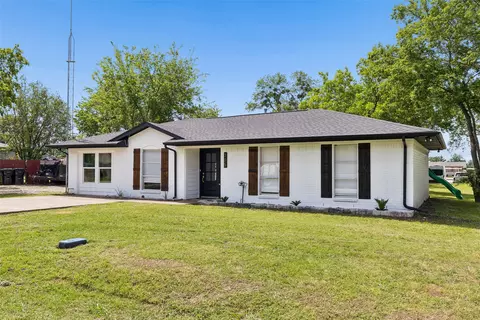 305 E Laura Ave, Quinlan, TX 75474
