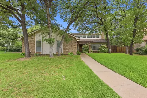 5800 Thoreau Ln, Arlington, TX 76016