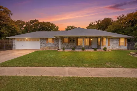 217 Spruce Cir, Azle, TX 76020
