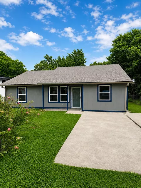 106 N 4th St, Crandall, TX 75114