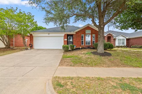 136 Goldeneye Ln, Fort Worth, TX 76120