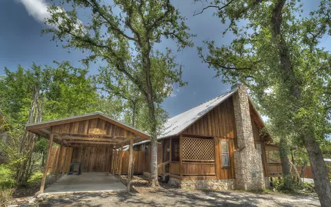 191 Oak Hill Dr, Leakey, TX 78873