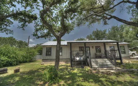 190 Oak Hill Dr, Leakey, TX 78873